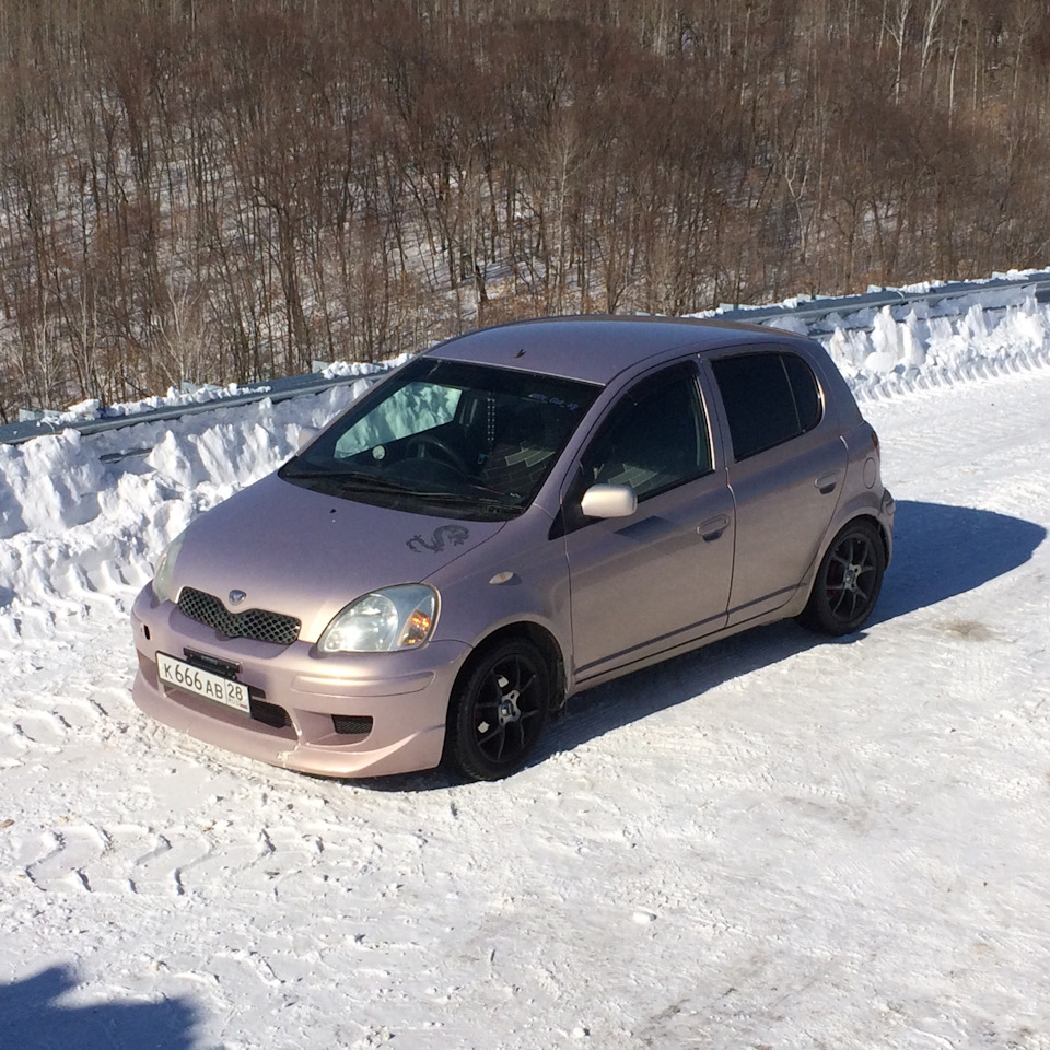 Toyota Vitz Pink