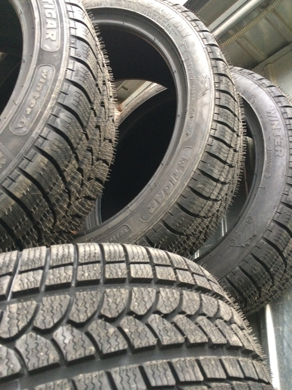 зимняя резина tigar vinter 215/45/17 — Ford Focus I ST170, 2 л, 2003 ...