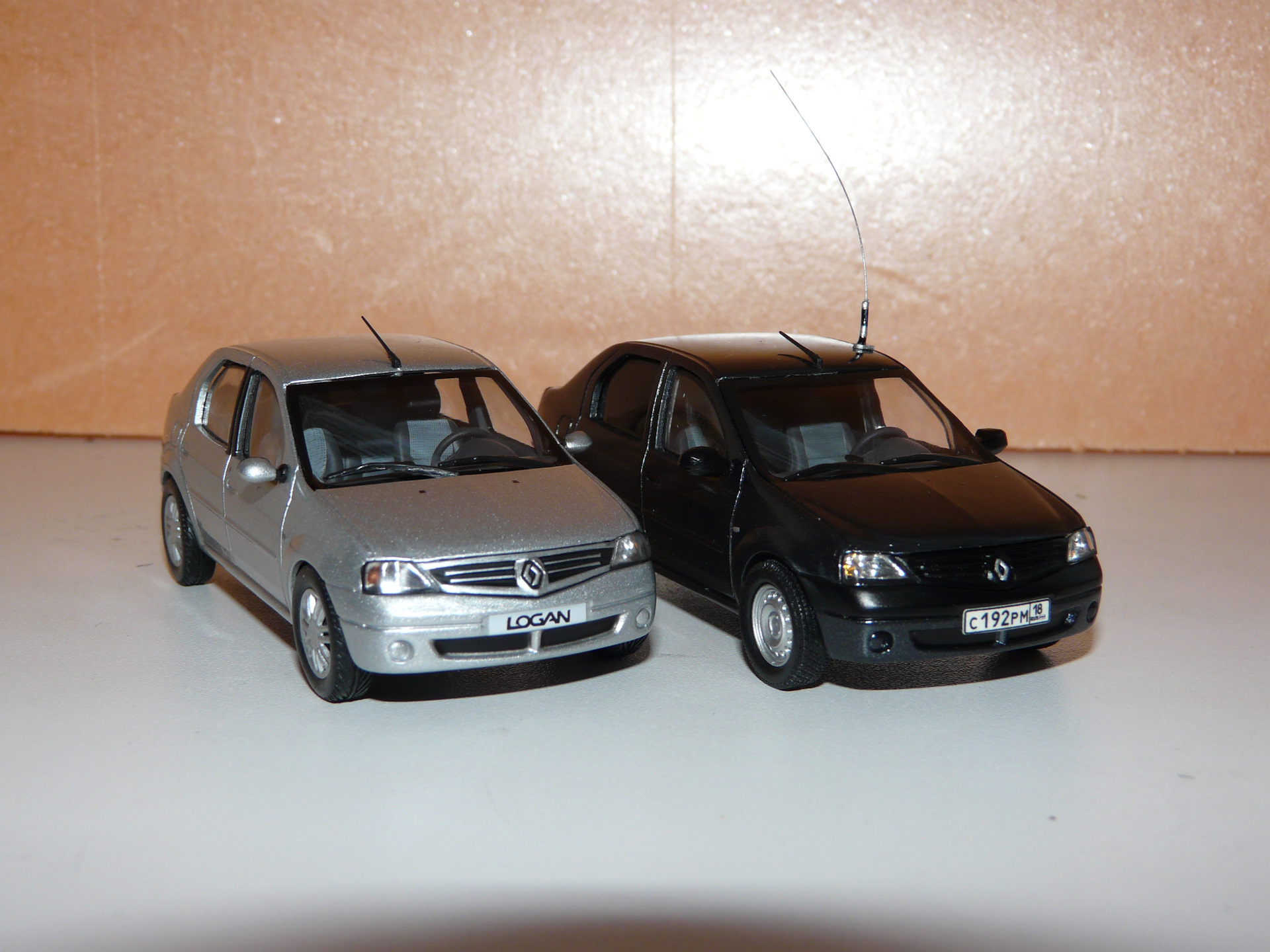 модель рено логан 2 1 32 модель.