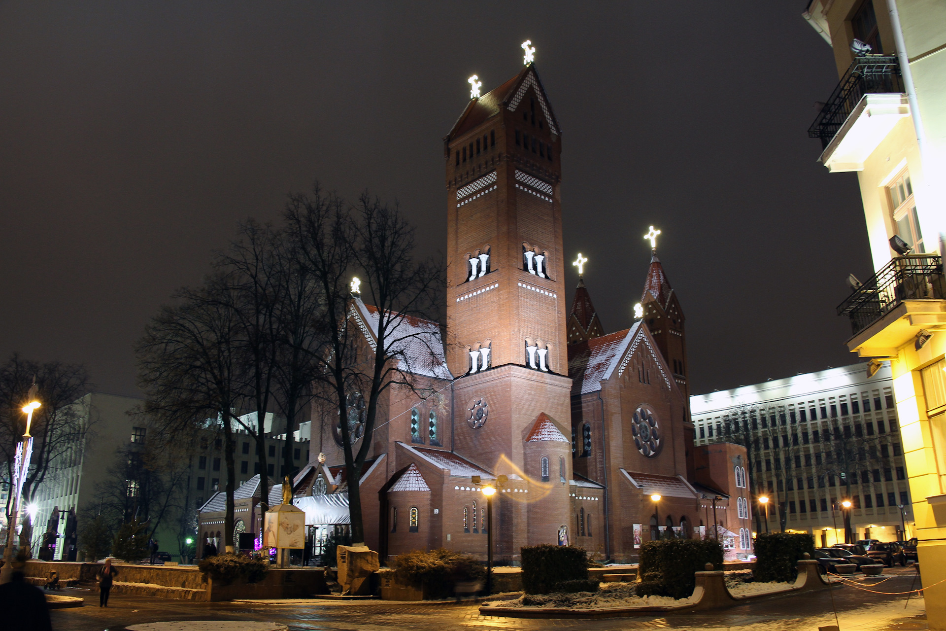 Киевский костел фото ночью