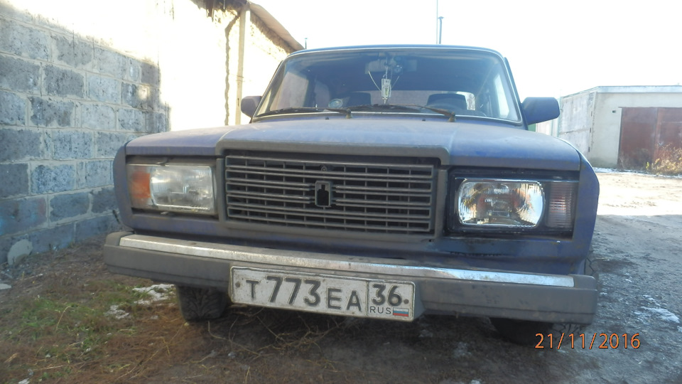 Из-за желтой лампочки отличие не сильное, но все же есть. — Lada 21074