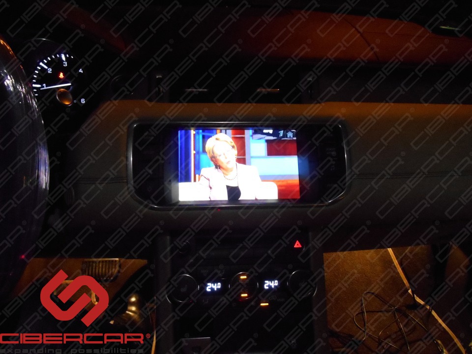Цифровое телевидение на штатном мониторе Range Rover Evoque.