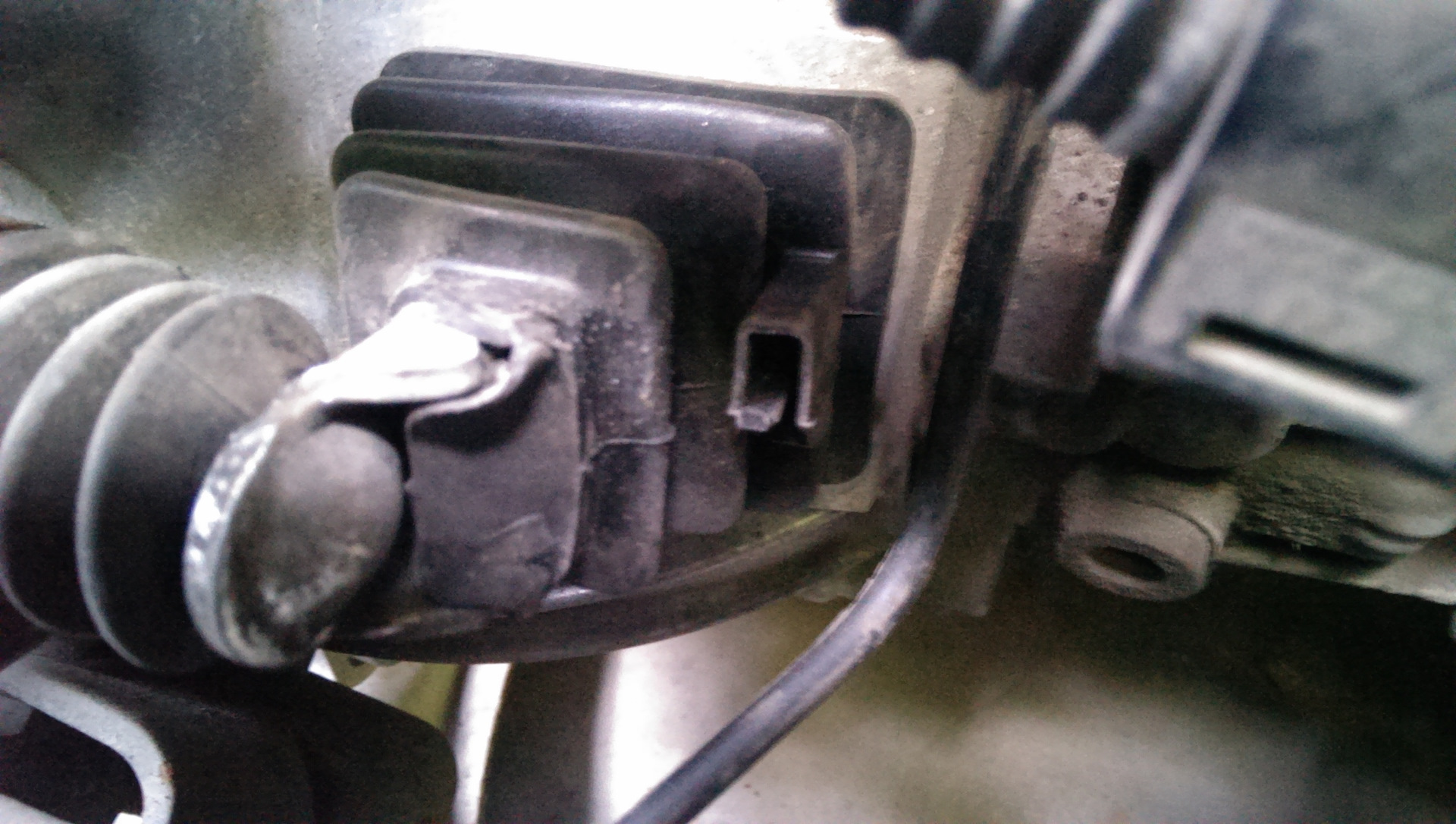 Замена пыльника вилки сцепления — Geely Emgrand EC7 FE-1, 1,8 л, 2013 ...