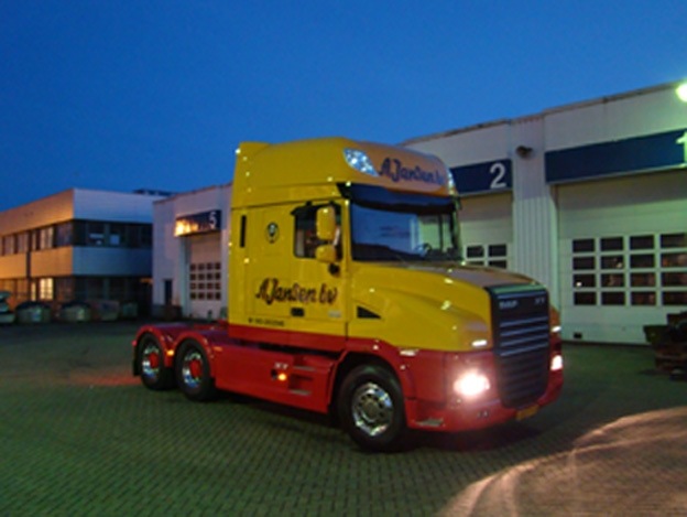 DAF XT капотный