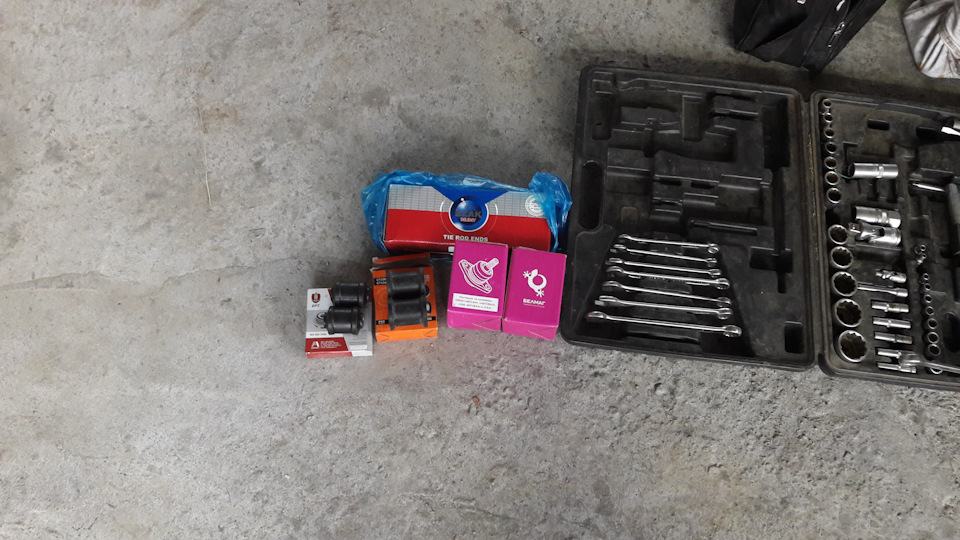 Замена сайлентблоков, шаровых, шарниров растяжки передней подвески ...