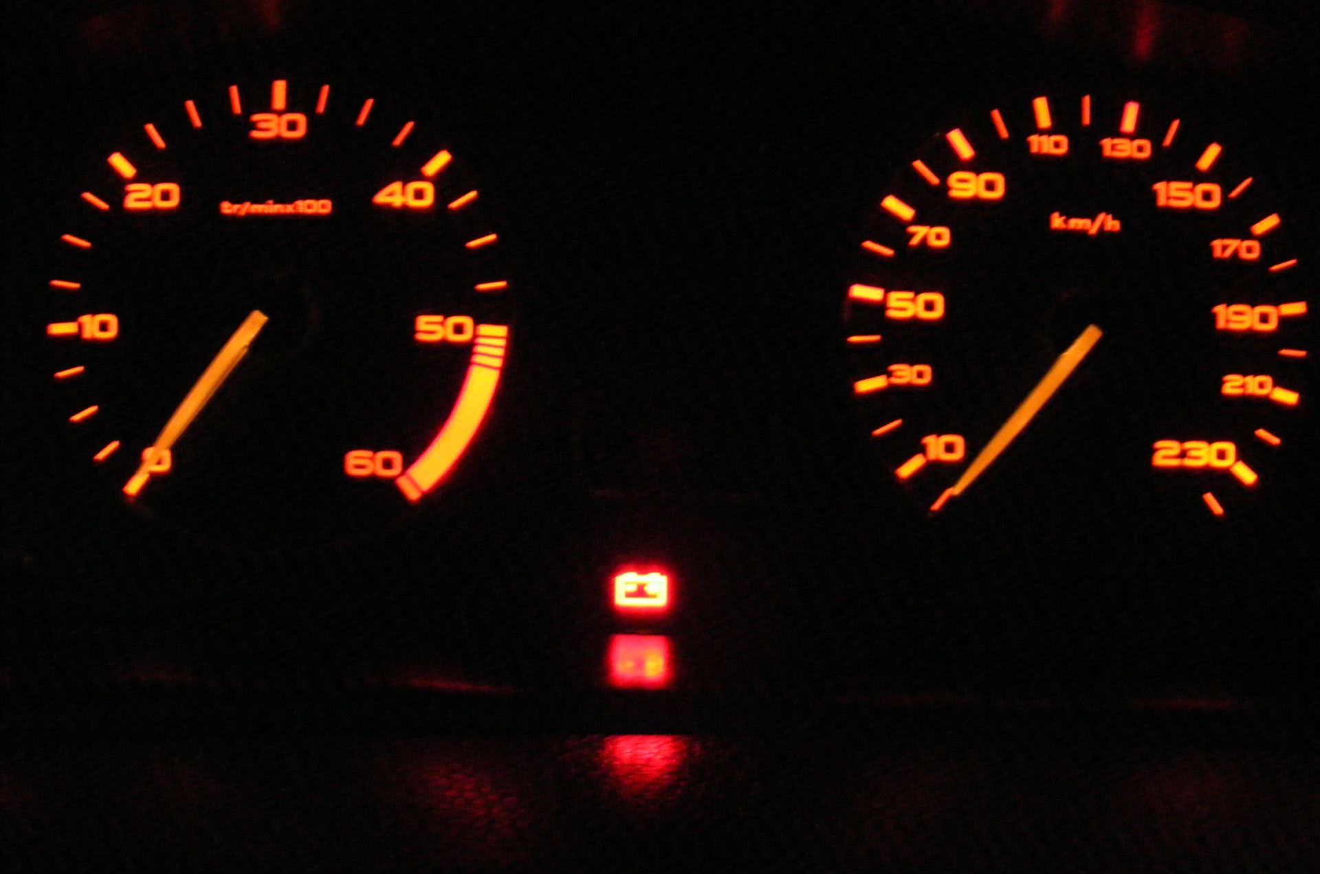 оранжевая подсветка приборов. подсветка приборной панели bmw e30. пересвет приборной панели ниссан альмера классик. оранжевая приборная панель. оранжевая приборная панель.
