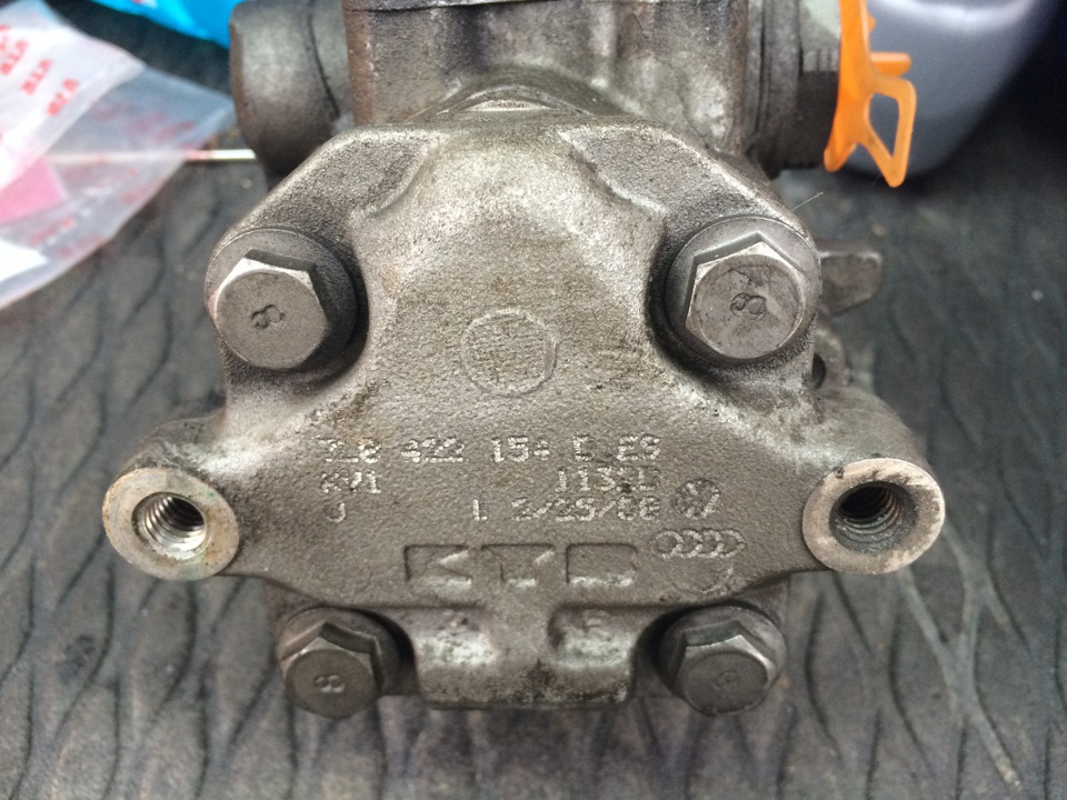 Сальник гур на фольксваген туарег 2. Насос гур туарег 5. Номер насос гур туарег 3. Насос гур touareg nf. 5.