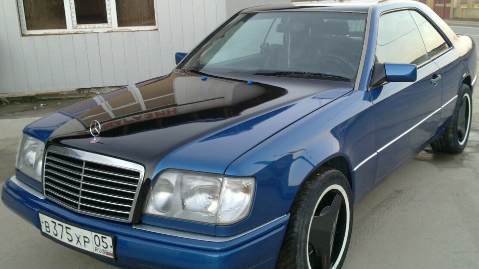 Mercedes Benz e class w124 синий