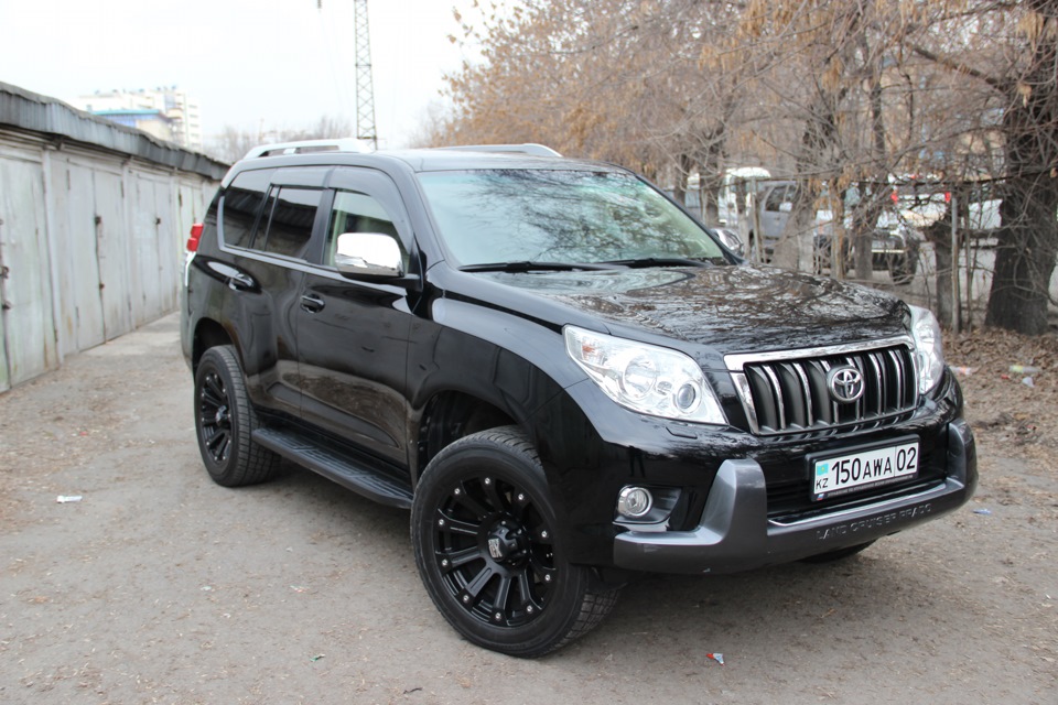 Toyota Land Cruiser Prado 2010 Black