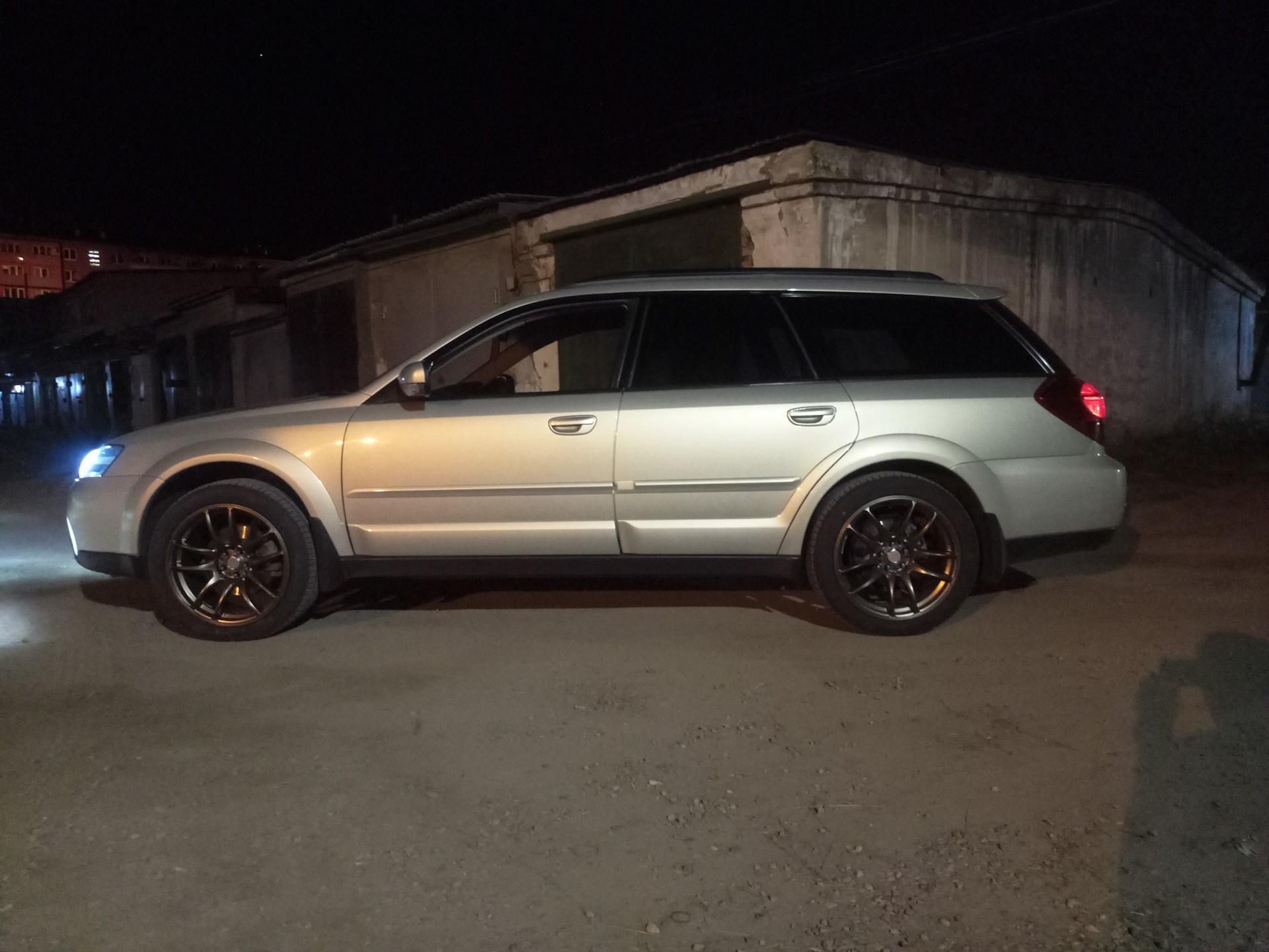 Диски subaru outback. Диски Subaru Outback r18. Subaru Outback 2004 диски. Субару Аутбек на 18 дисках. Outback BP r18.