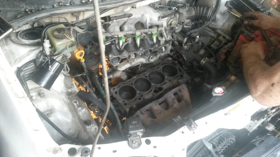 Заглушка на блоке цилиндров — Toyota Corolla Spacio (E110), 1,6 л, 1998 ...