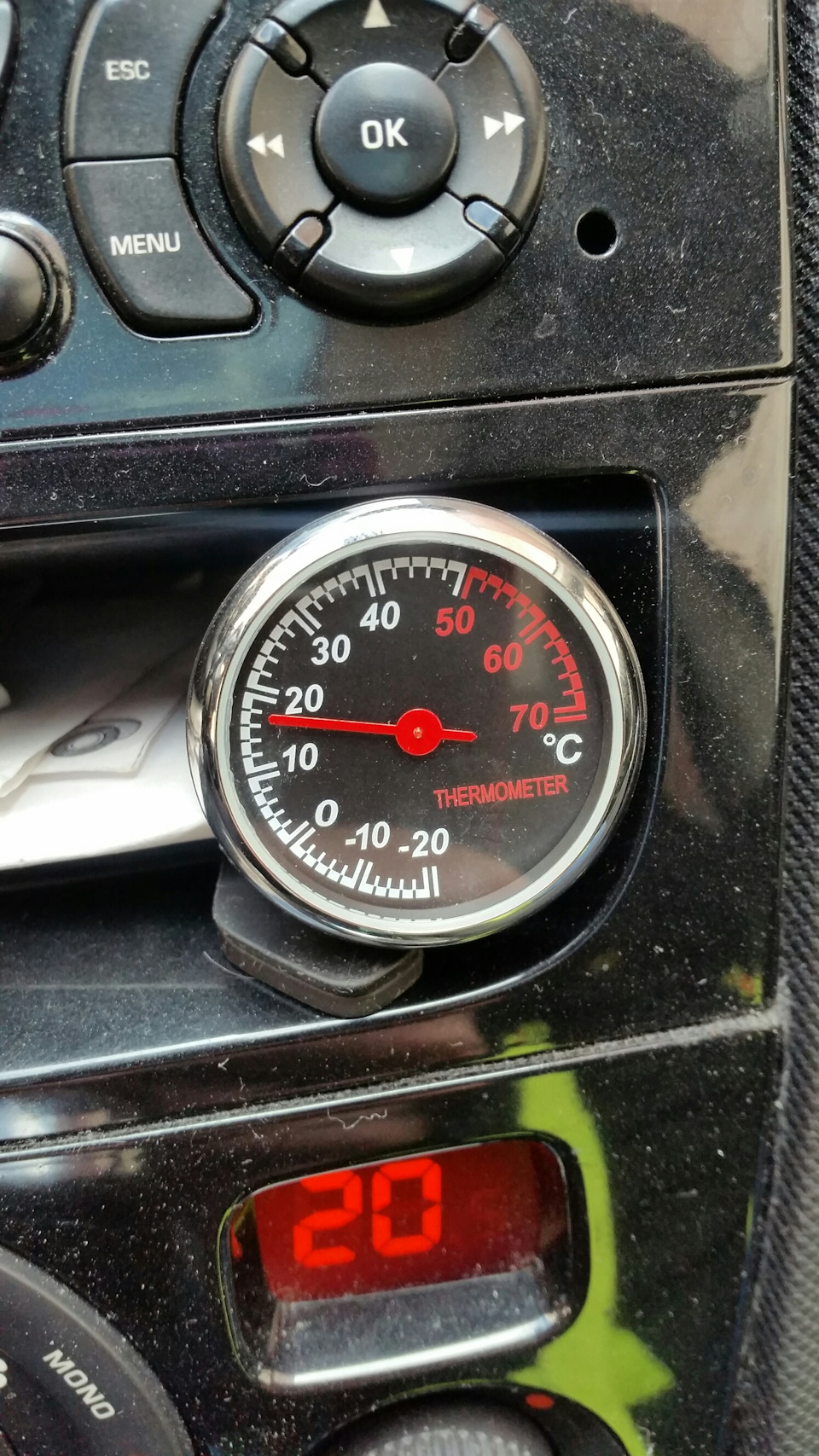 Приятная мелочь в салон пыжику — термометр — Peugeot 308 (1G), 1,6 л ...