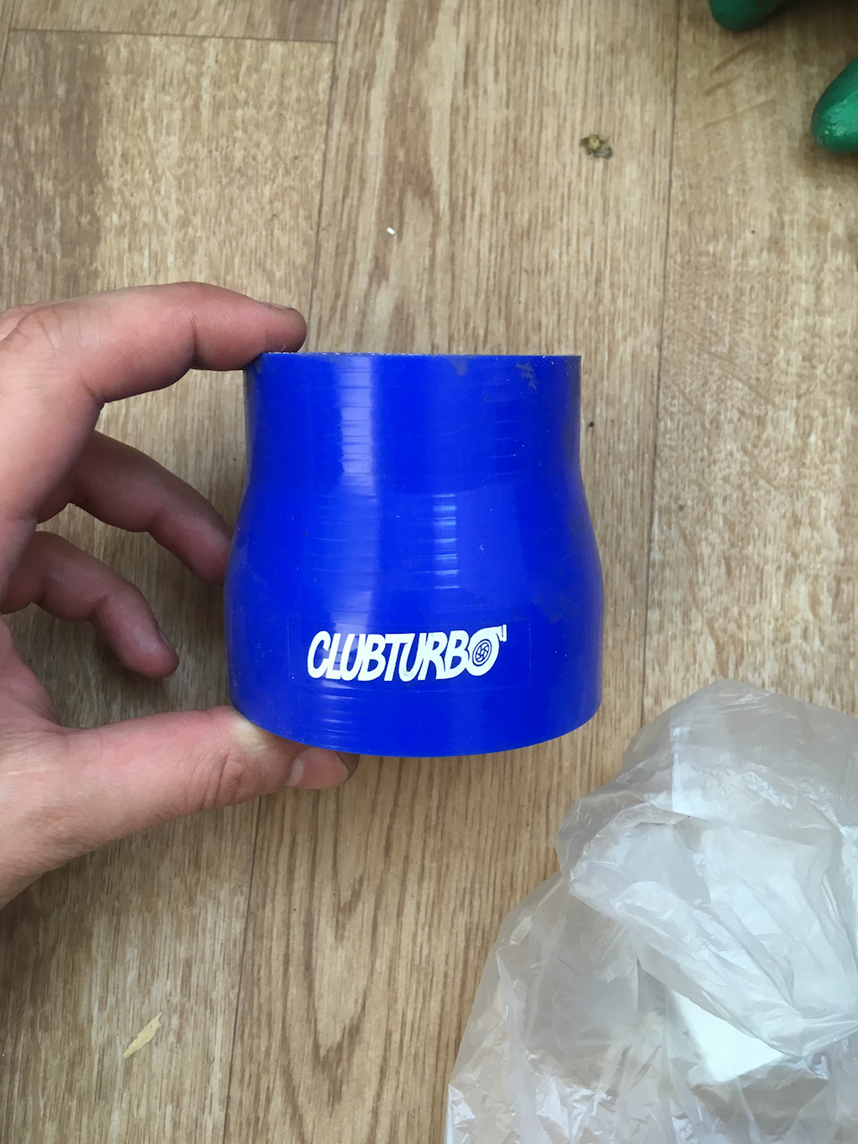 7. Силиконовый переходник. По моему с 63 на 75 — Ford Fiesta (Mk V)