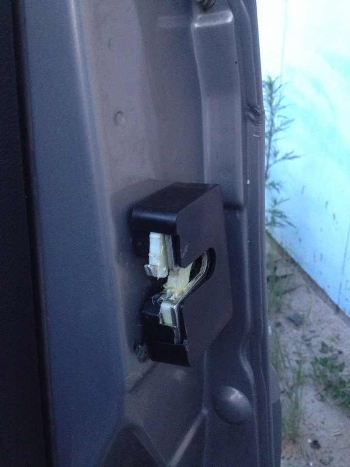 Установка бесшумных замков — Lada 2114, 1,6 л, 2007 года | аксессуары ...