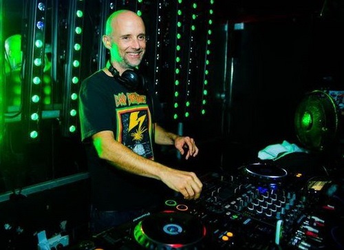 Моби мама. Моби певец. Моби американский диджей. Moby сейчас. Моби американский музыкант.