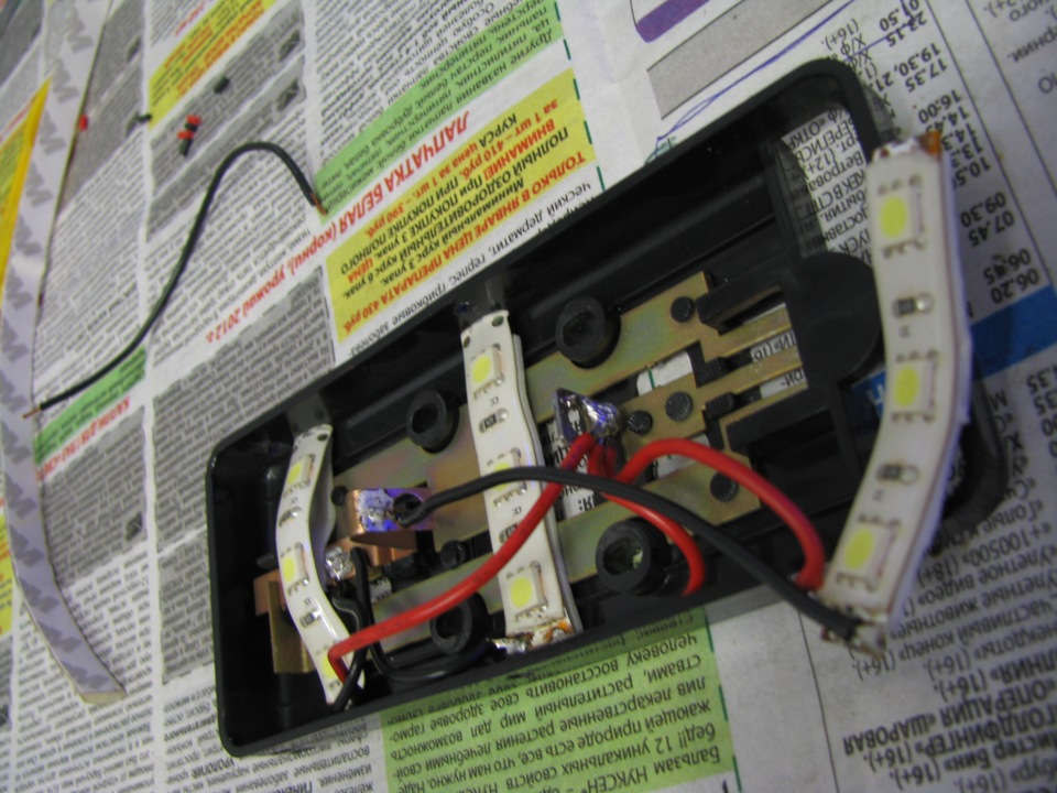 Замена лампочки плафона салонного освещения на светодиоды — Lada 2114 ...