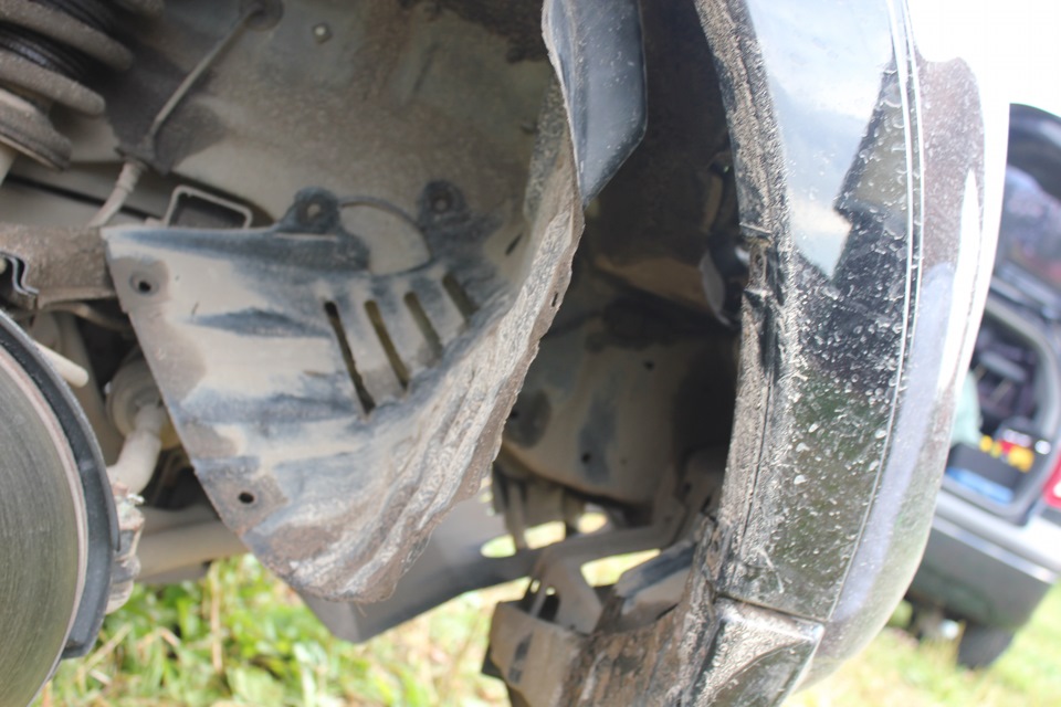 Отгибаем защиту. — Mitsubishi Pajero (4G)