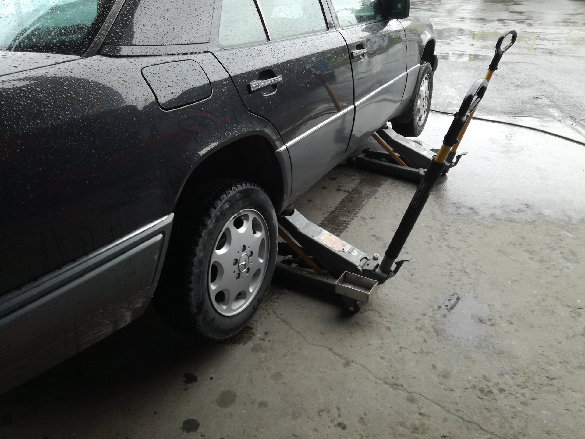 Резина Hankook K425 91H на W124 — Mercedes-Benz E-class (W124), 3,2 л ...