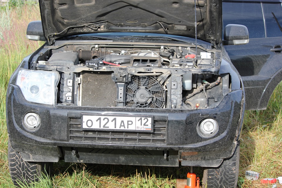 Одноглазый. — Mitsubishi Pajero (4G)