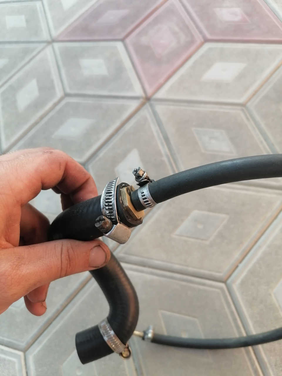 Трубка подогрева дроссельной заслонки. — Opel Astra J, 1,6 л, 2011 года ...