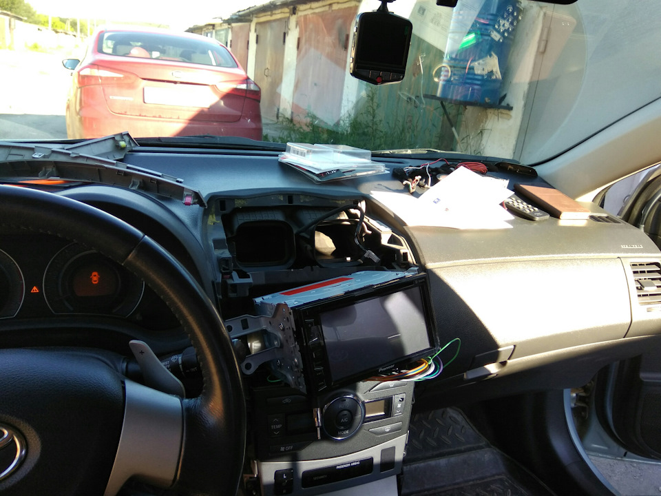 Pioneer avh290bt — Toyota Corolla (140/150), 1,6 л, 2007 года
