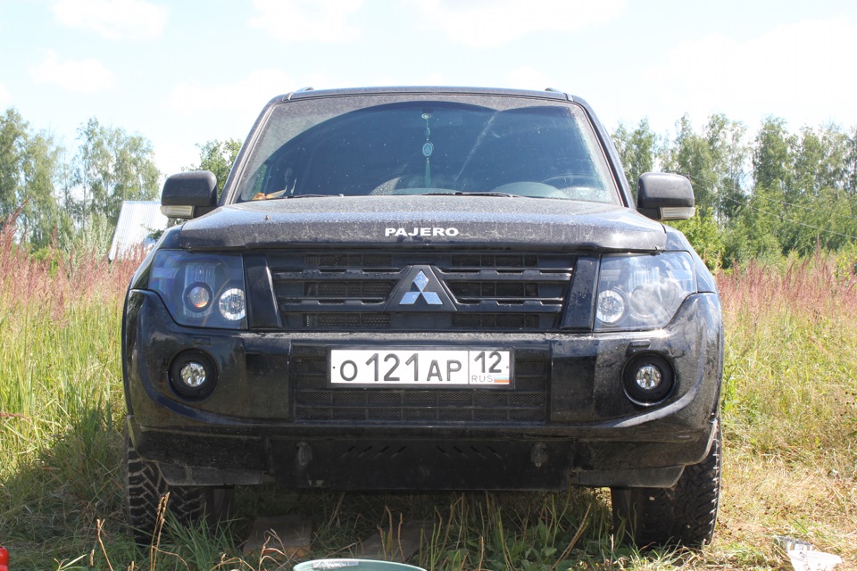 На машине. — Mitsubishi Pajero (4G)