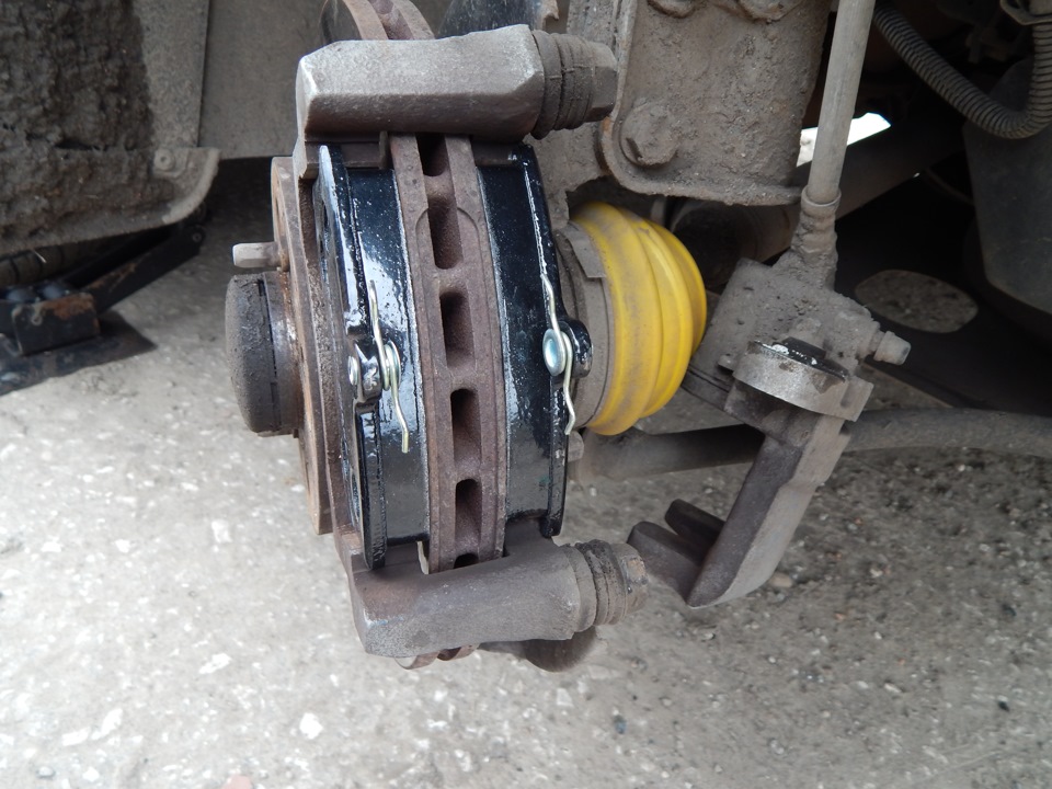 Замена тормозных накладок и ревизия пневмо-системы. — Lada Гранта, 1,6 ...