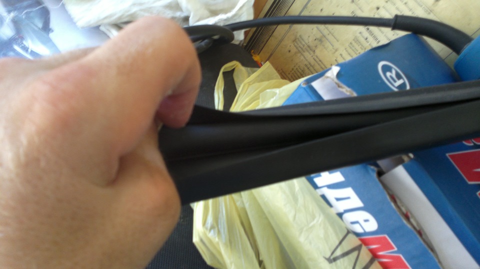 Устранил дребезг задних пасажирских стекол(при открытии). — Lada Приора ...