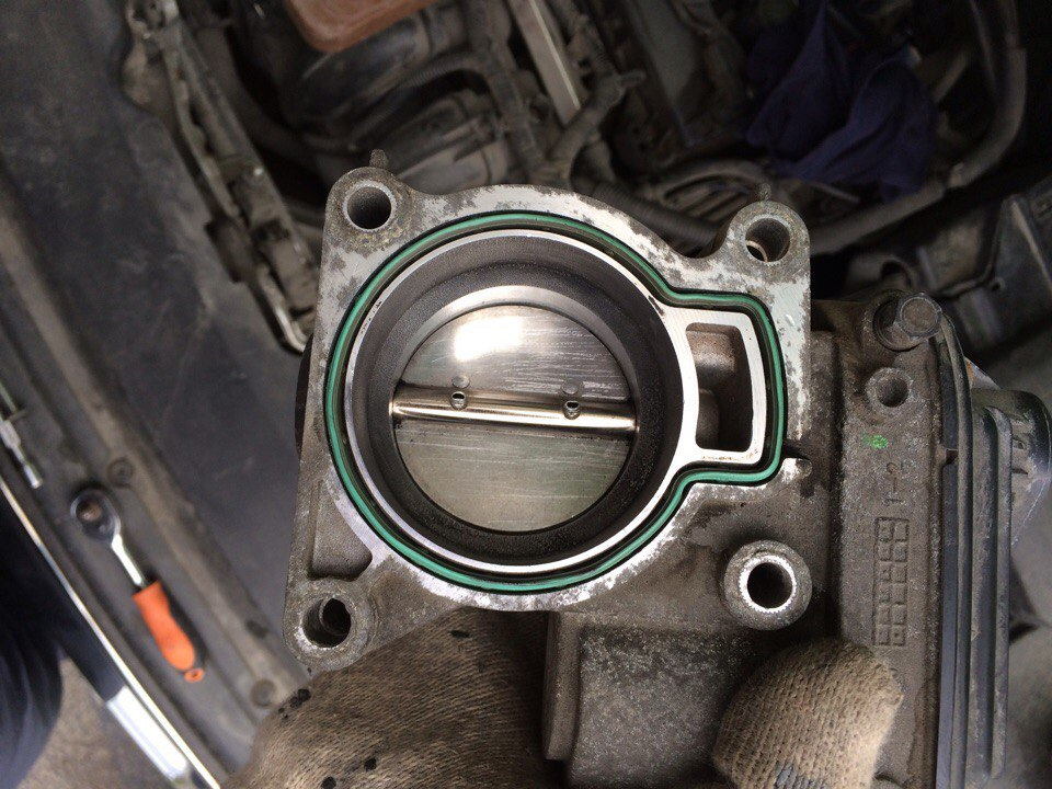 Грязный дроссель — Ford Focus II Hatchback, 2 л, 2006 года | своими ...