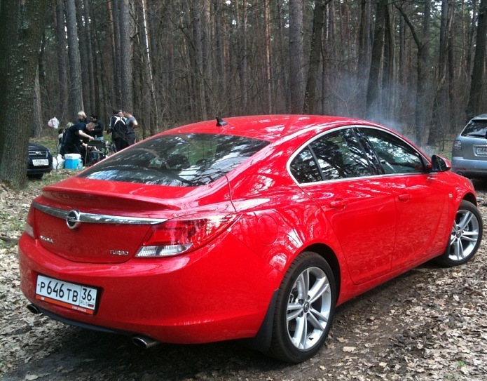 Opel Insignia OPC красный