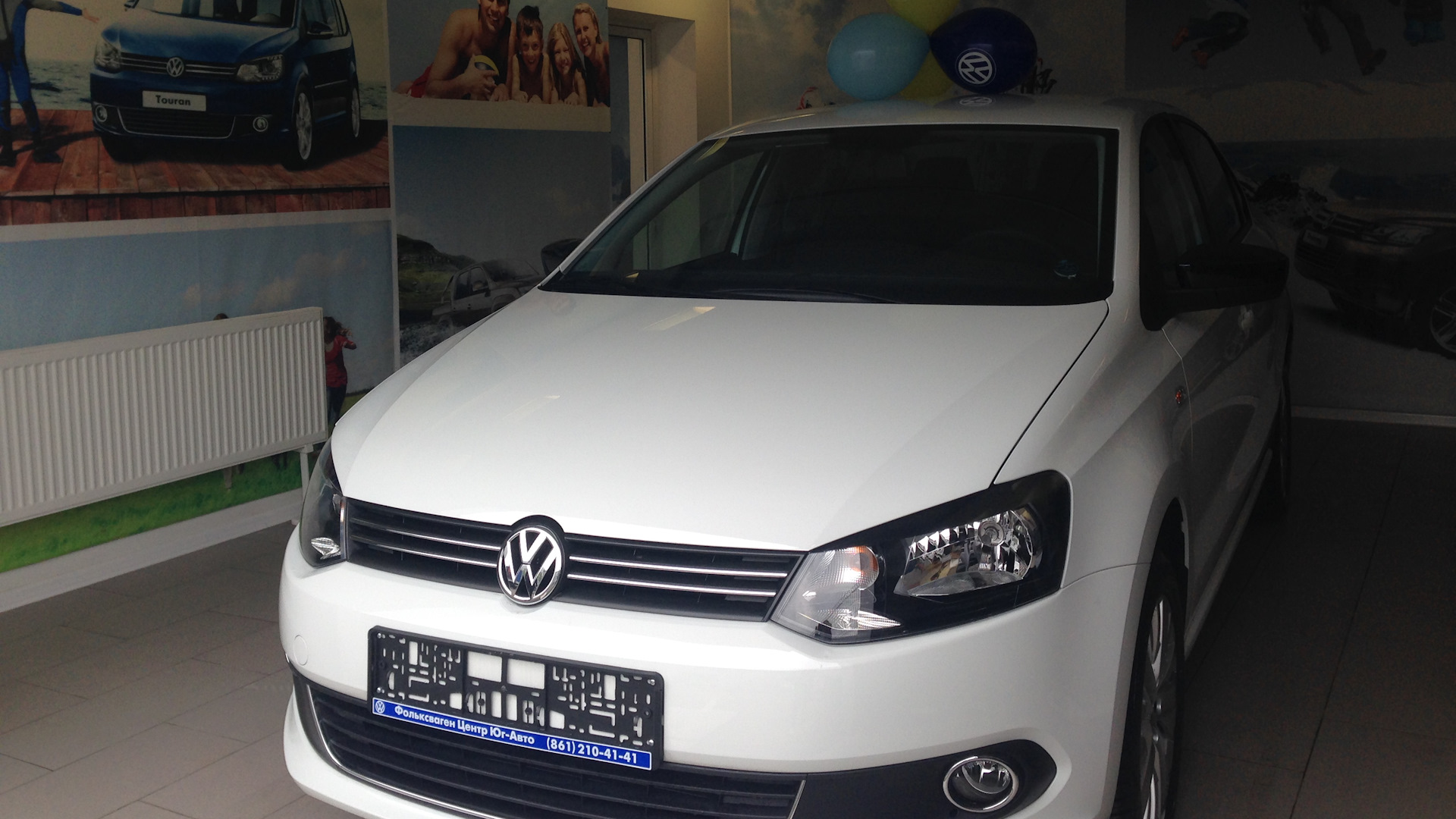 Volkswagen Polo Sedan 1.6 бензиновый 2014 | Weiß Wagen 