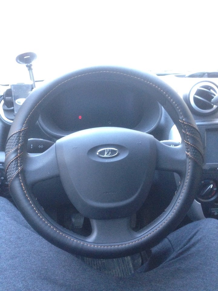 Руль стал симпатичнее — Lada Гранта (1G), 2014 года | аксессуары | DRIVE2