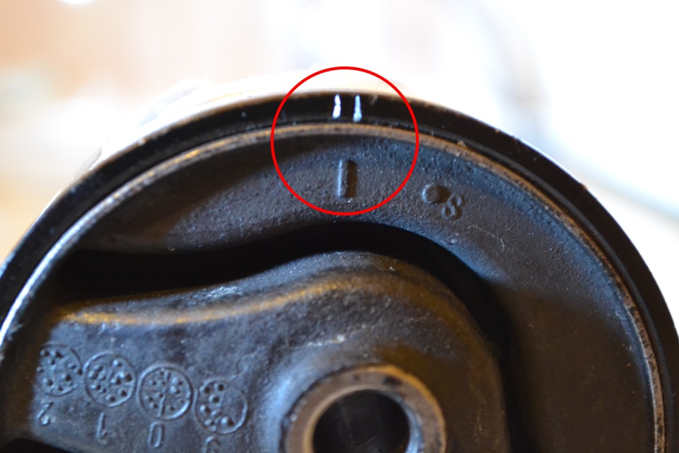 Задняя опора двигателя. — Nissan Almera II (N16), 1,5 л, 2004 года ...