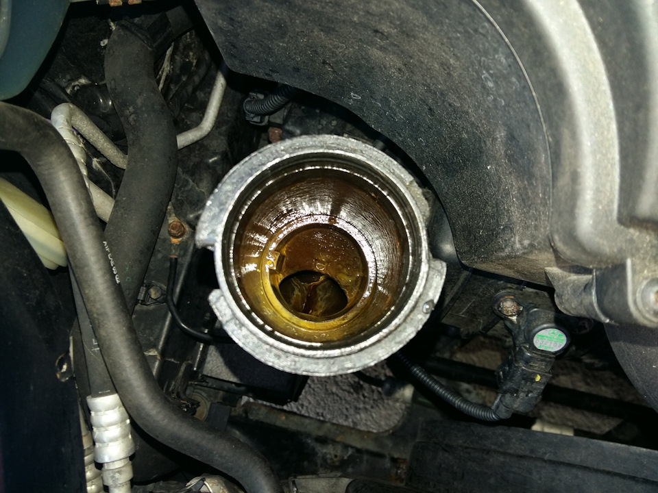 Коричневый налет на крышке маслозаливной горловины? — Mercedes-Benz A ...