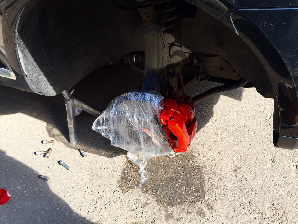 Покраска суппортов — Volkswagen Touareg (1G), 2,5 л, 2008 года ...