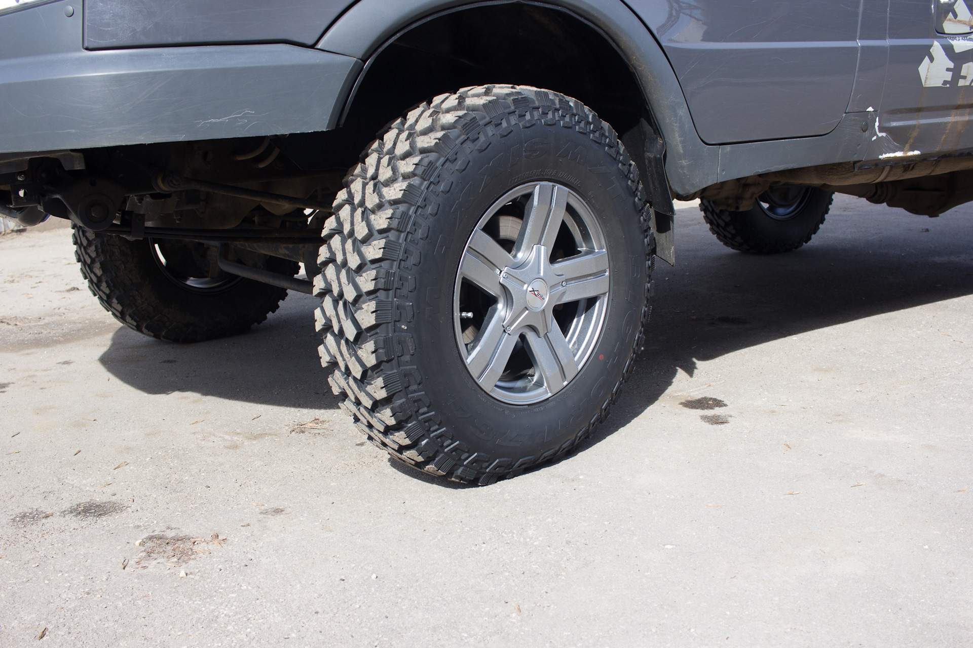 Шины соболь. Maxxis Bighorn Соболь 4х4. Maxxis mt764 Шевроле Нива. Резина 245 70 16 МТ на Соболь 4х4. Грязевая резина на Соболь 4х4.