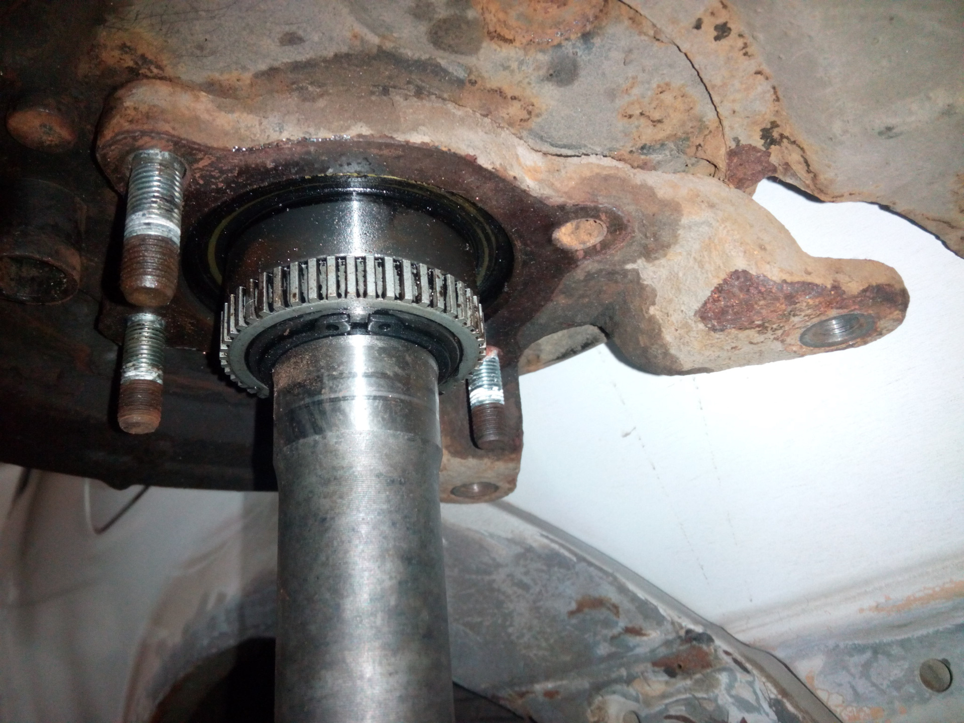 Как заменить подшипники передних ступиц. - KIA Sorento (1G), 3,5 л, 2005 года св