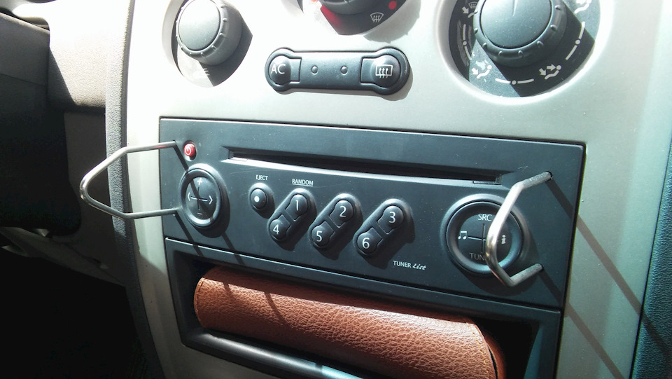 #73 Замена ламп подсветки панели отопителя через отверстие магнитолы ...