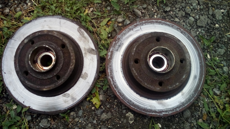 Заменил задние тормозные диски, прокладки ресирвера впускного ...