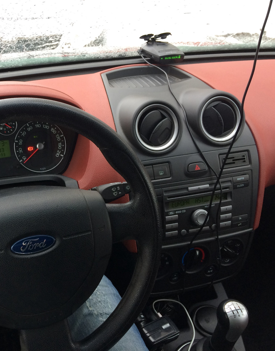 Завтра еду смазывать тросики коробки. — Ford Fiesta (Mk V), 1,4 л, 2007 ...