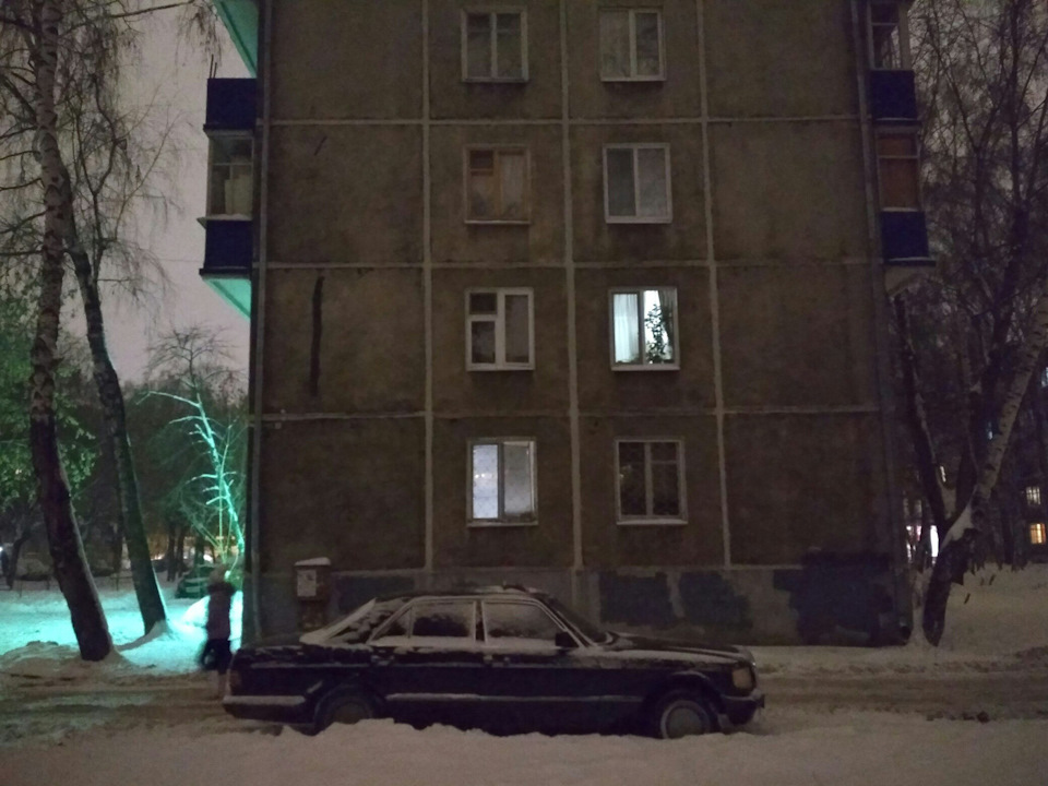 стоит ровно на том же месте, как и три года назад — Mercedes-Benz S-Class (W126)