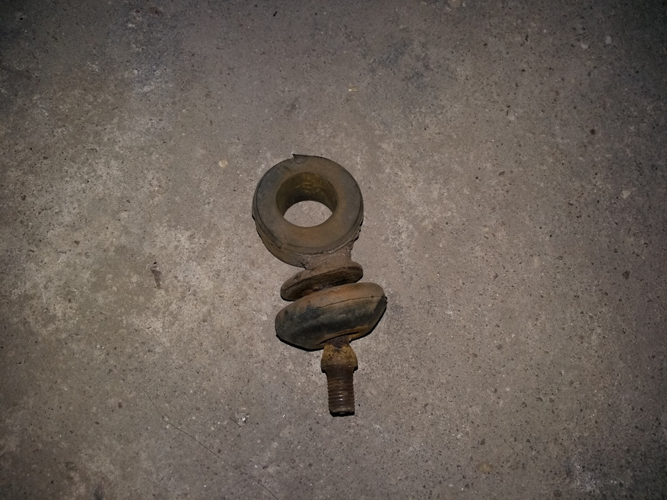 Замена резинок стабилизатора))) — Volkswagen Passat B3, 1,8 л, 1988 ...