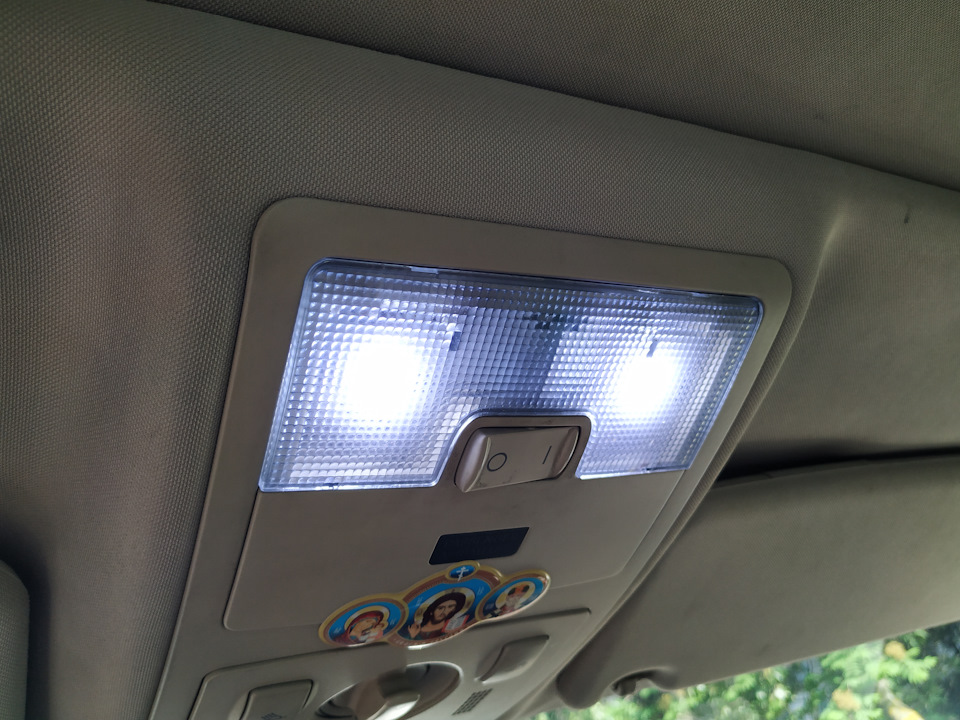 Замена штатного освещения салона на светодиодное — Audi S8 (D2), 4,2 л ...