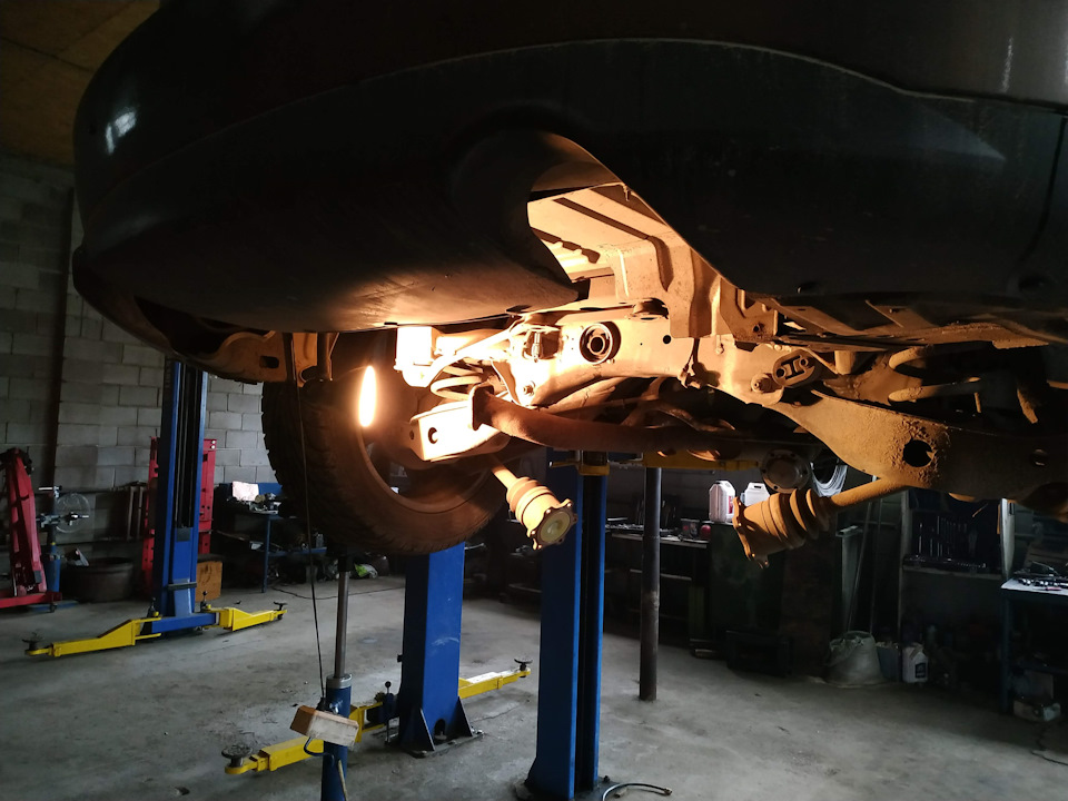 Установка сайлентблоков и ремонт заднего дворника — Infiniti FX (1G), 3 ...