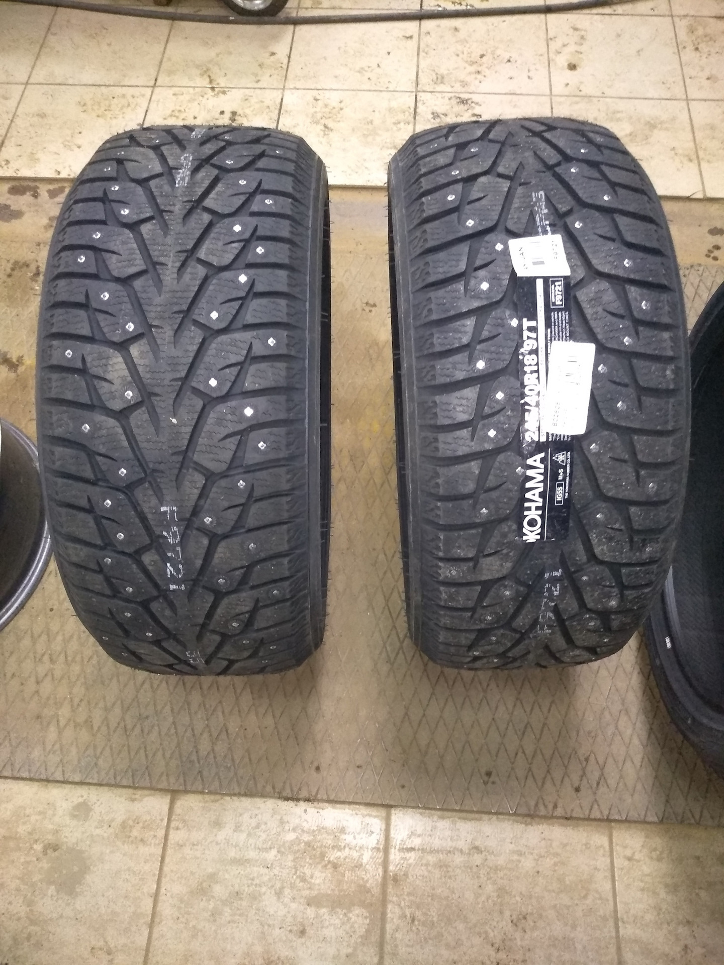 Шина yokohama ice. Зимняя резина Yokohama Ice Guard ig55. Yokohama Ice Guard 225/40/18. Yokohama Ice Guard stud ig35 245/40 r18. Yokohama 500 Ice Guard.