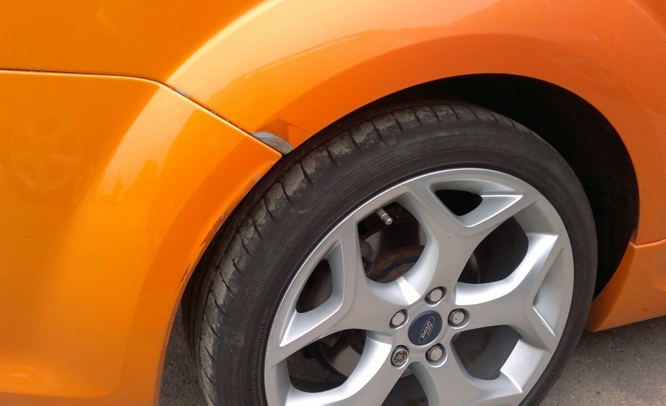 Защита задних арок форд фокус 3 хэтчбек. Фендеры на форд фокус 2. Ford focus 3 накладки арок. Защита арок форд фокус 2. Форд фокус 3 ржавчина арки.