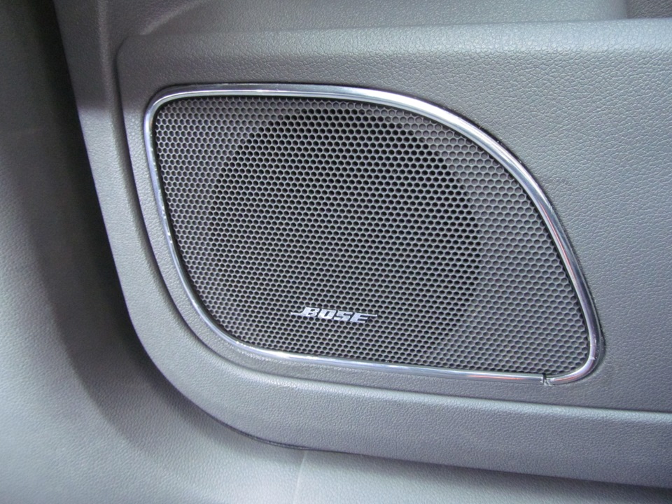 Bose в машину. Автомобильная акустика Bose. Ford Focus 3 Audio Bose. Аудиосистема Canton Skoda Superb. Bose 214028.