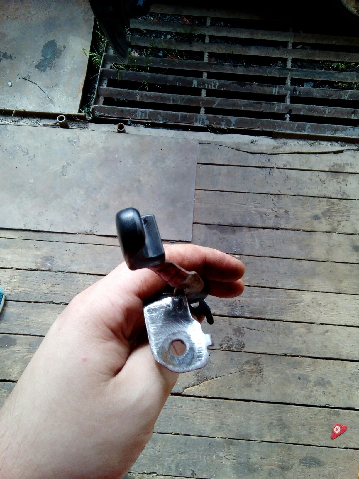 Замена тросика лючка бензобака — KIA Ceed (1G), 1,6 л, 2008 года ...