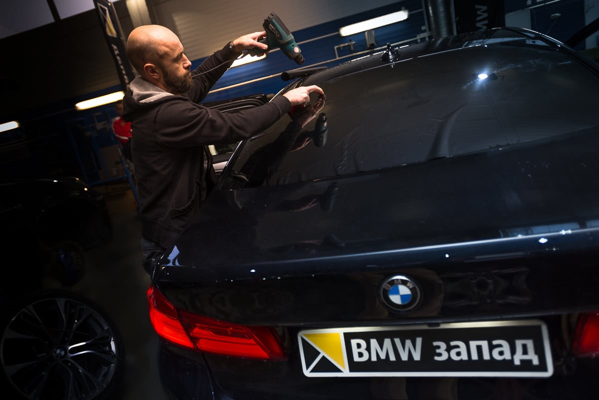 Антихром, тонировка и ставим TV-тюнер в BMW 7 серии G12 — BMW Запад на ...