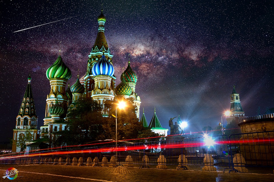 Москва федеральный город. Ночная Москва арт. Кремль с необычных ракурсов. Москва достопримечательности фото ночью. Коллаж с Москвой ночью.